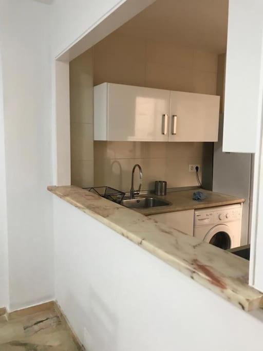 Apartamento Primera Linea Playa-Youtripmalaga Fuengirola Kültér fotó